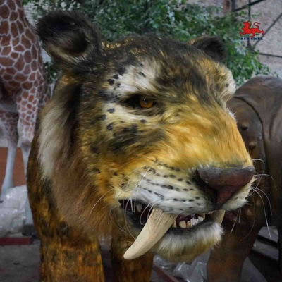 ขนาดเต็ม Animatronic Saber Toothed Cat Weatherproof สำหรับสวนสนุก