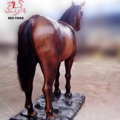 รูปปั้นเรซิ่นสัตว์ที่กำหนดเอง Animatronic Life Size Horse Sculptures