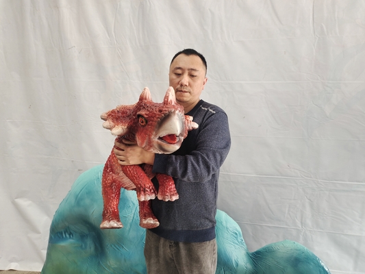 Hand Control Baby Animatronic Dinosaur Triceratops Puppet สำหรับขาย